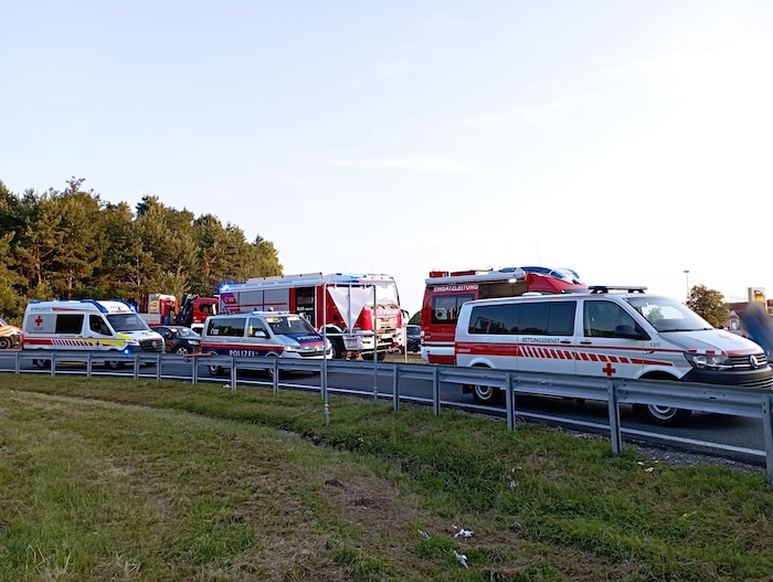 Mehrere Einsatzkräfte aus der Steiermark und dem Burgenland waren beim Unfall vor Ort.