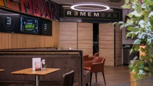 Das Café der Remembar wird zur Weinbar. 