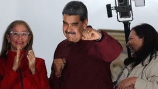 Jubelnder Nicolas Maduro nach dem Sieg seiner Sozialistischen Partei bei der Bürgermeisterwahl ...