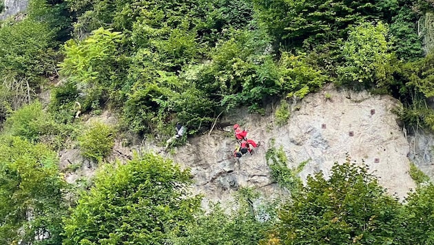 Die Höhenretter eilten dem Mann zu Hilfe.