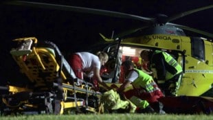 Der Heli landete am nahe gelegenen Fußballplatz des FC Kennelbach. 