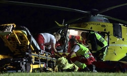 Der Heli landete am nahe gelegenen Fußballplatz des FC Kennelbach. 