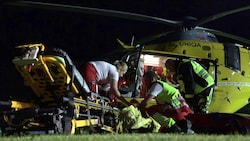 Der Heli landete am nahe gelegenen Fußballplatz des FC Kennelbach. 