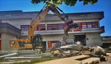 Wenn alle umweltschädlichen Materialien entfernt wurden, sollen die Bagger anrollen.