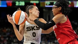 Beim Duell ziwschen Atlanta Dream und Chicago Sky flog ein Dildo aufs Parkett. 