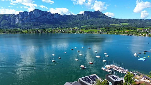 Der idyllische Mondsee im Privatbesitz heizte die Diskussion um frei zugängliche öffentliche ...