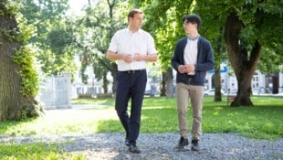 Landesrat Stefan Kaineder (Grüne) traf sich mit Schüler Michael Kim aus St. Florian.