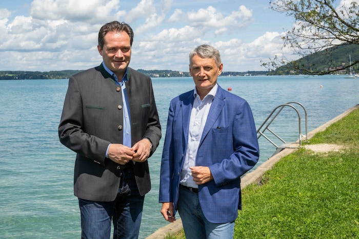 Wasserminister Norbert Totschnig und Bundesforste-Chef Georg Schöppl am Attersee, wo 8000 ...