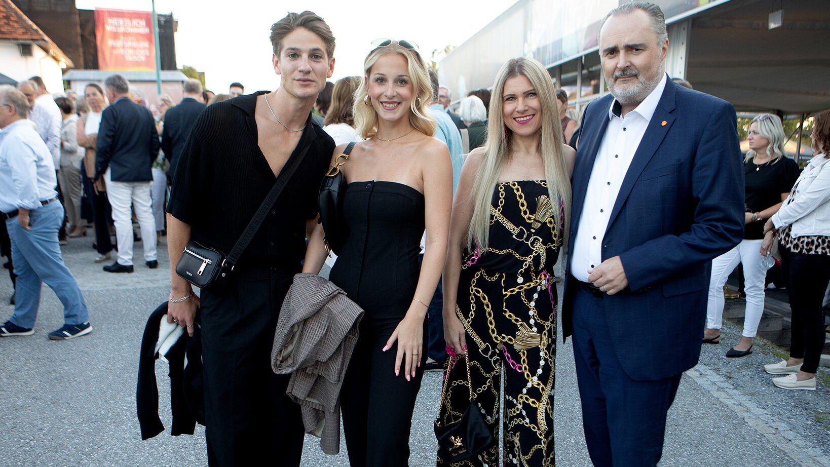 Timotheus Hollweg, Anna Rosa Döller (Mörbisch-Darsteller) mit Julia Doskozil und Landeshauptmann ...