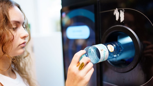 Die Rückgabe beim Pfandautomaten ist zur alltäglichen Routine geworden.