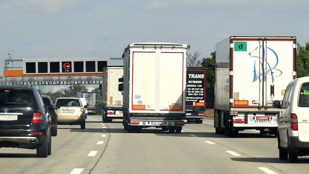 Damit die Straßenerhaltung finanziert werden kann, plant man im Burgenland eine Maut-Gebühr für ...
