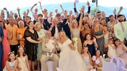 An ihrem großen Freudentag wurden Sandra Köhldorfer und Ryan Bank von Freunden und Familie ...