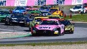 Lucas Auer führt mit seinem Mercedes die Gesamtwertung in der DTM an.