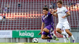 Matteo Kitz (li.) und die Austria Klagenfurt unterlagen den Austria Wien Amateuren mit 2:3.