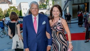 Corinne und Gert Rudolf Flick besuchten am Freitagabend die moderne Inszenierung der „Drei ...