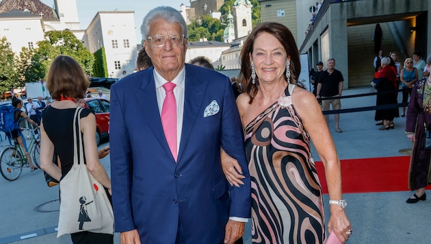 Corinne und Gert Rudolf Flick besuchten am Freitagabend die moderne Inszenierung der „Drei ...