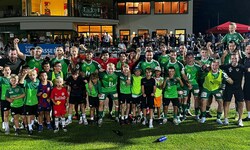 Großer Jubel in St. Johann nach dem Derby-Sieg gegen Bischofshofen.