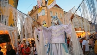 Straßenkünstler und verschiedene Musikgruppen laden in die Innenstadt Klagenfurts