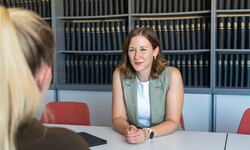 Claudia Plakolm im Gespräch mit der „Kärntner Krone“