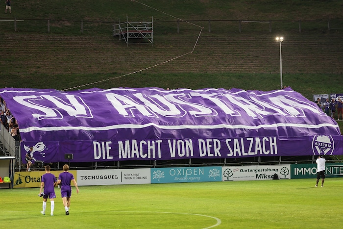 „Die Macht von der Salzach“ gab nur auf den Rängen den Ton an.