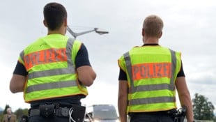 Seit einigen Monaten kontrolliert die deutsche Bundespolizei gezielt Grenzübergänge und ...