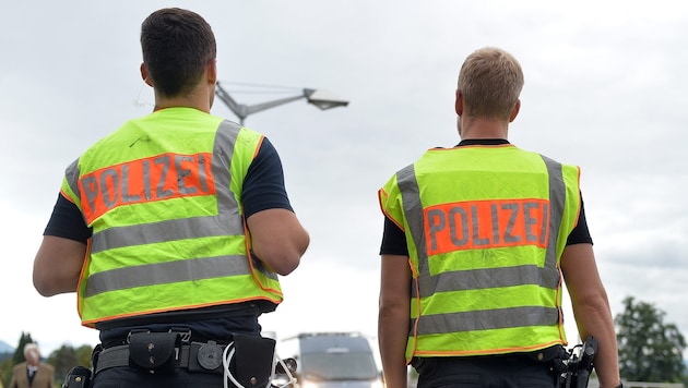 Seit einigen Monaten kontrolliert die deutsche Bundespolizei gezielt Grenzübergänge und ...