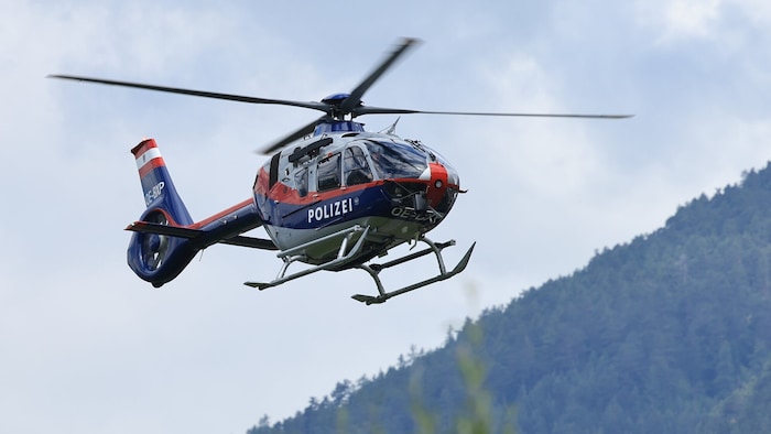 Der Polizeihubschrauber flog ins Unterland.