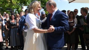 Karin Kneissl tanzte auf ihrer Hochzeit mit Putin.