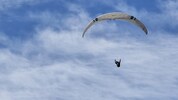 Der junge Mann stürzte bei einem Paragleiterflug ab. (Symbolbild)
