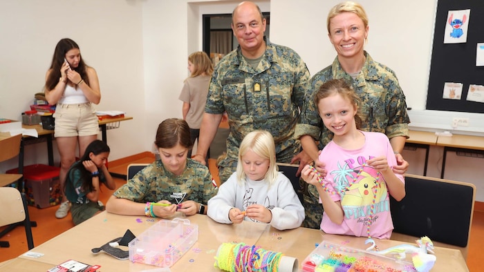 Militärkommandant Georg Härtinger schaute bei der Ferienbetreuung in der Milak Wiener Neustadt ...