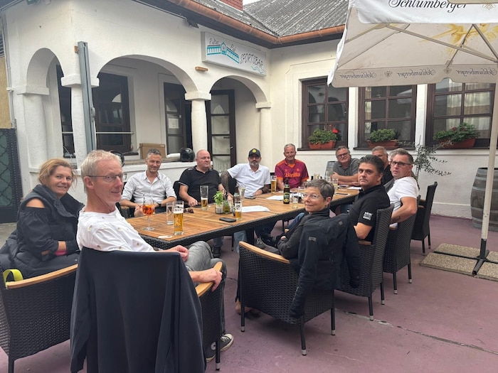 Erstes Treffen im Clublokal in Neusiedl am See