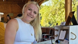 Kathi Truppe bestaunte in Ferlach dann auch die Stücke der Aussteller.