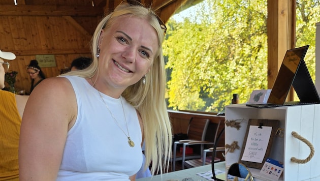 Kathi Truppe bestaunte in Ferlach dann auch die Stücke der Aussteller.