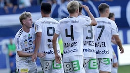 TSV Hartberg jubelte über den Siegestreffer von Jed Drew (links).