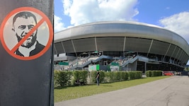 Diese Sticker kleben im Wörthersee-Stadion. 