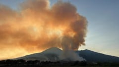 Feuer an den Hängen des Vulkans Vesuv – wirtschaftliche Interessen könnten hinter den ...