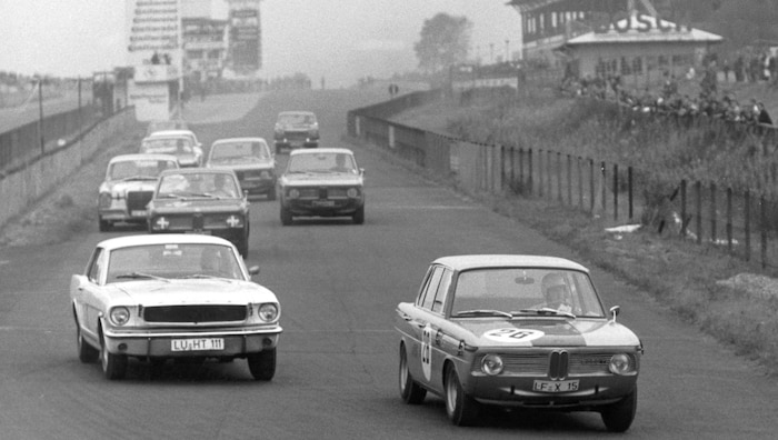 Schneller als Mustang V8 und Mercedes Sechszylinder – Die BMW Neue-Klasse-Typen auf der ...