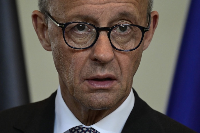 Deutschlands Bundeskanzler Friedrich Merz (CDU) hat Kritik an seiner Entscheidung eines ...