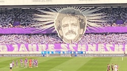 Die Fans feierten Herbert Prohaska mit einer riesigen Choreo.