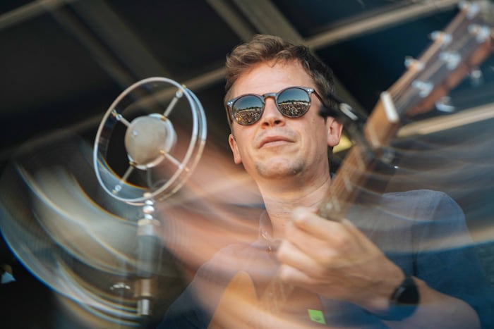 Beim musikalischen Dorfspaziergang mit Tobias Poetzelberger und Band konnten die Gäste zusammen ...