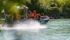 Die Wasserrettung Villach war im Einsatz und suchte an der Gail einen verschwundenen Burschen. ...