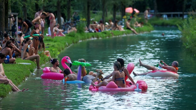 Der Andrang am Almkanal war am Sonntag rege.