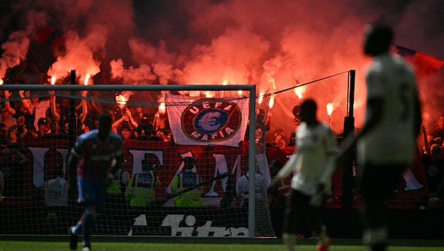 Der Sieg von Crystal Palace gegen Liverpool wurde von einer respektlosen Fan-Aktion ...