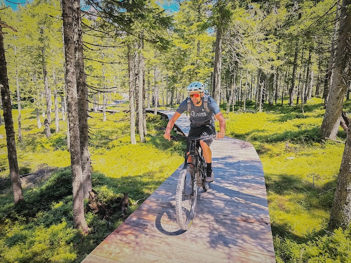 Teilweise wurden sogar eigene Stege für die Königstour im Wald verlegt.