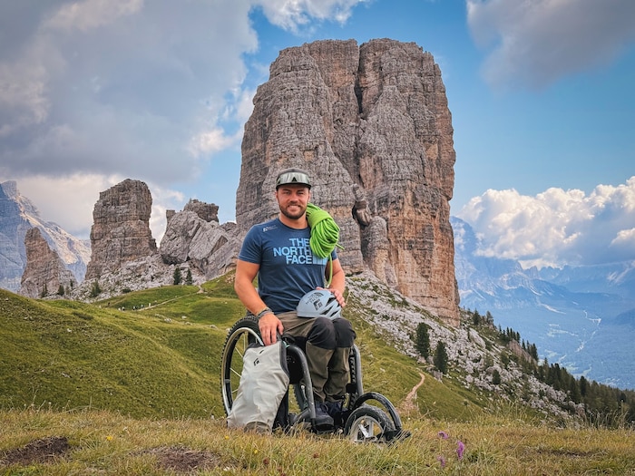Angelino vor den berühmten Cinque Torri in den Dolomiten