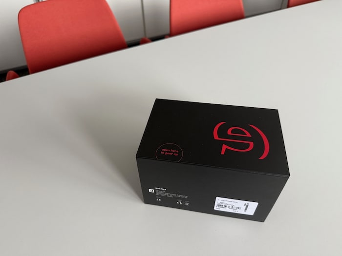 In diesem schwarzen Karton wird die Evil Eye e-sense next geliefert.