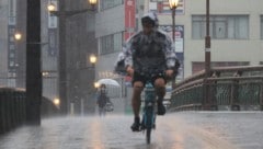 Zahlreiche Städte leiden unter Starkregen in Japan.