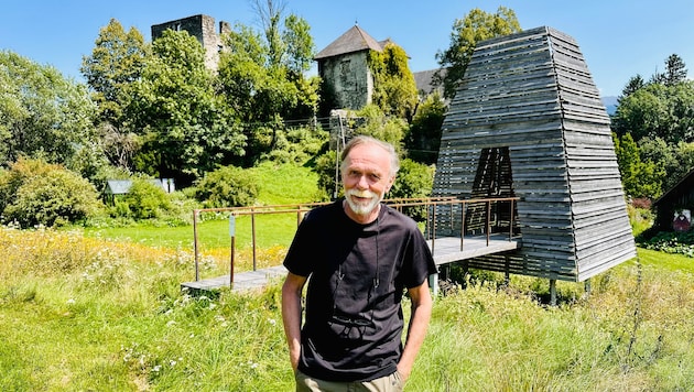 Schlossherr Andreas Staudinger zwischen zeitgenössischer Kunst und alten Gemäuern