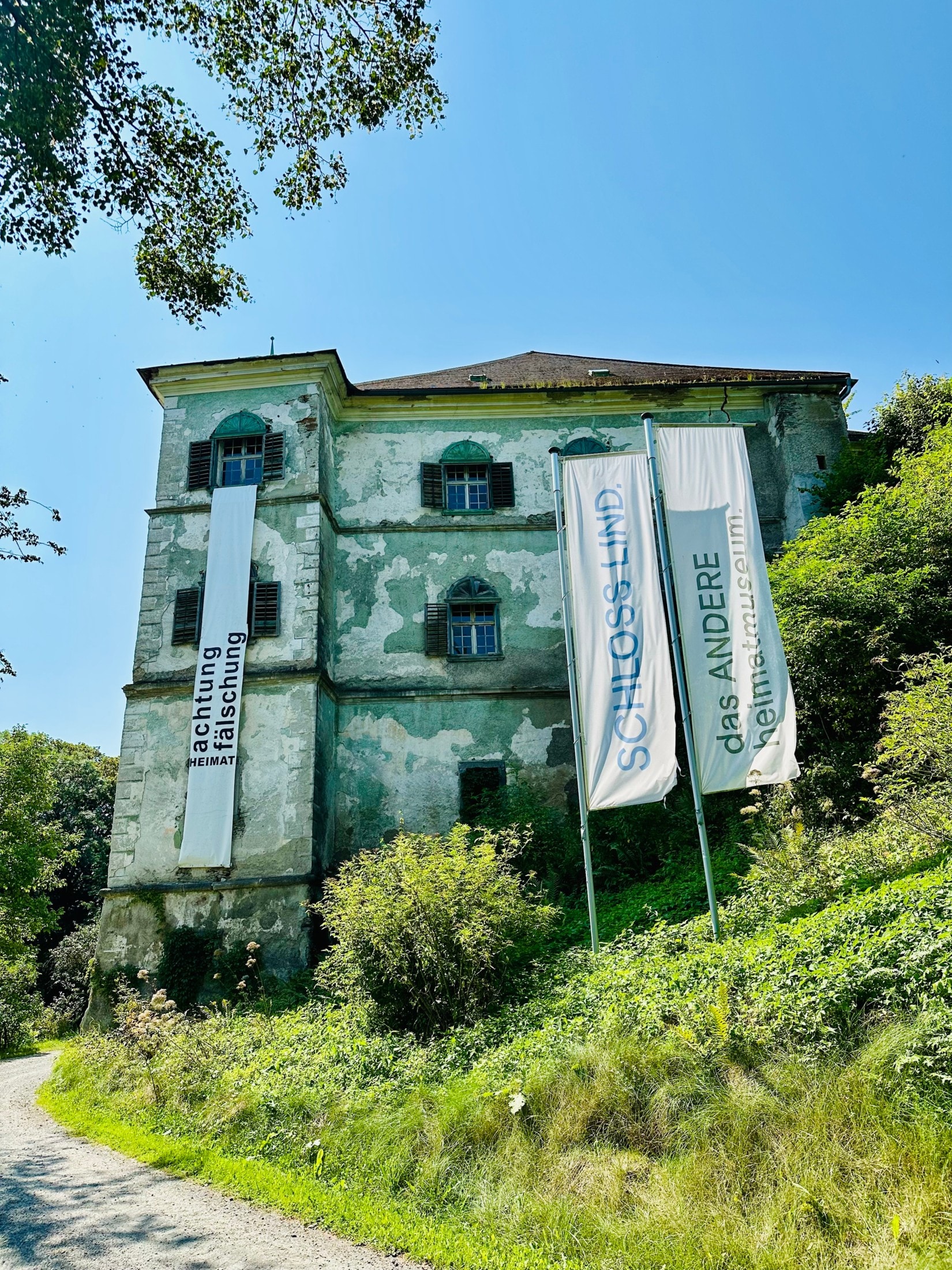 Seit 2011 wird das Schloss Lind als Das andere Heimatmuseum geführt