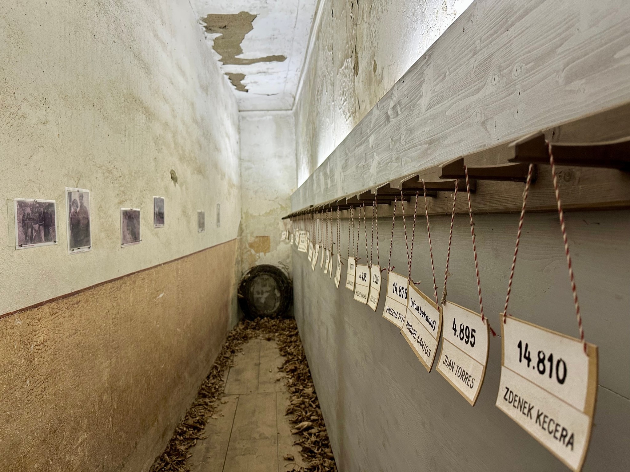 Gedenkraum für einige der Gefangenen des KZ-Außenlagers Schloss Lind